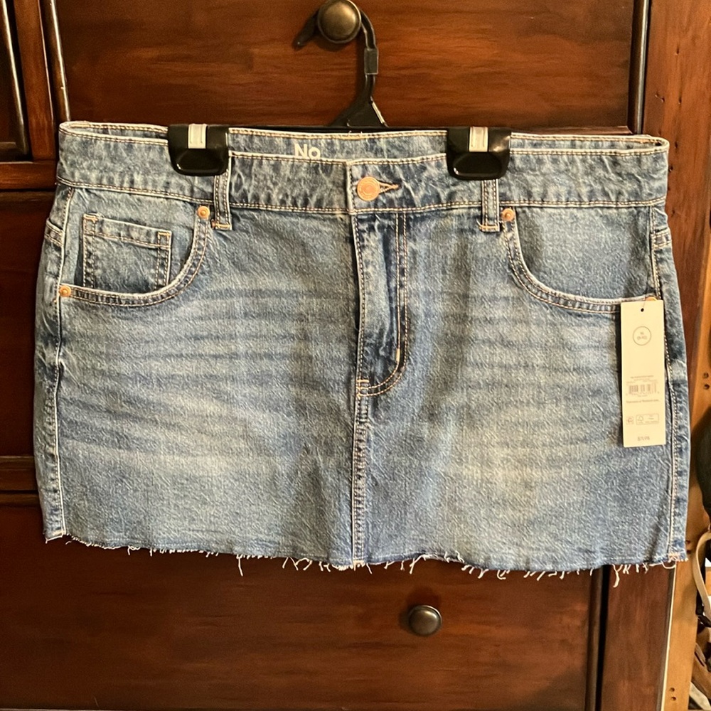 Denim Mini Skirt Size Medium NEW w/tags by “No Boundaries”